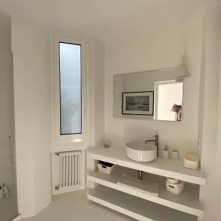 Elena ايسكيا