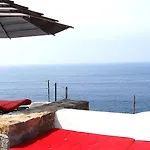 Elena Ischia *